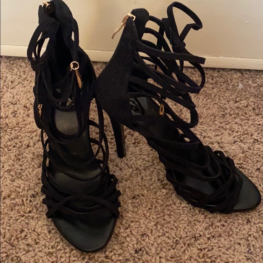 Black strap velvet heels 4.5”